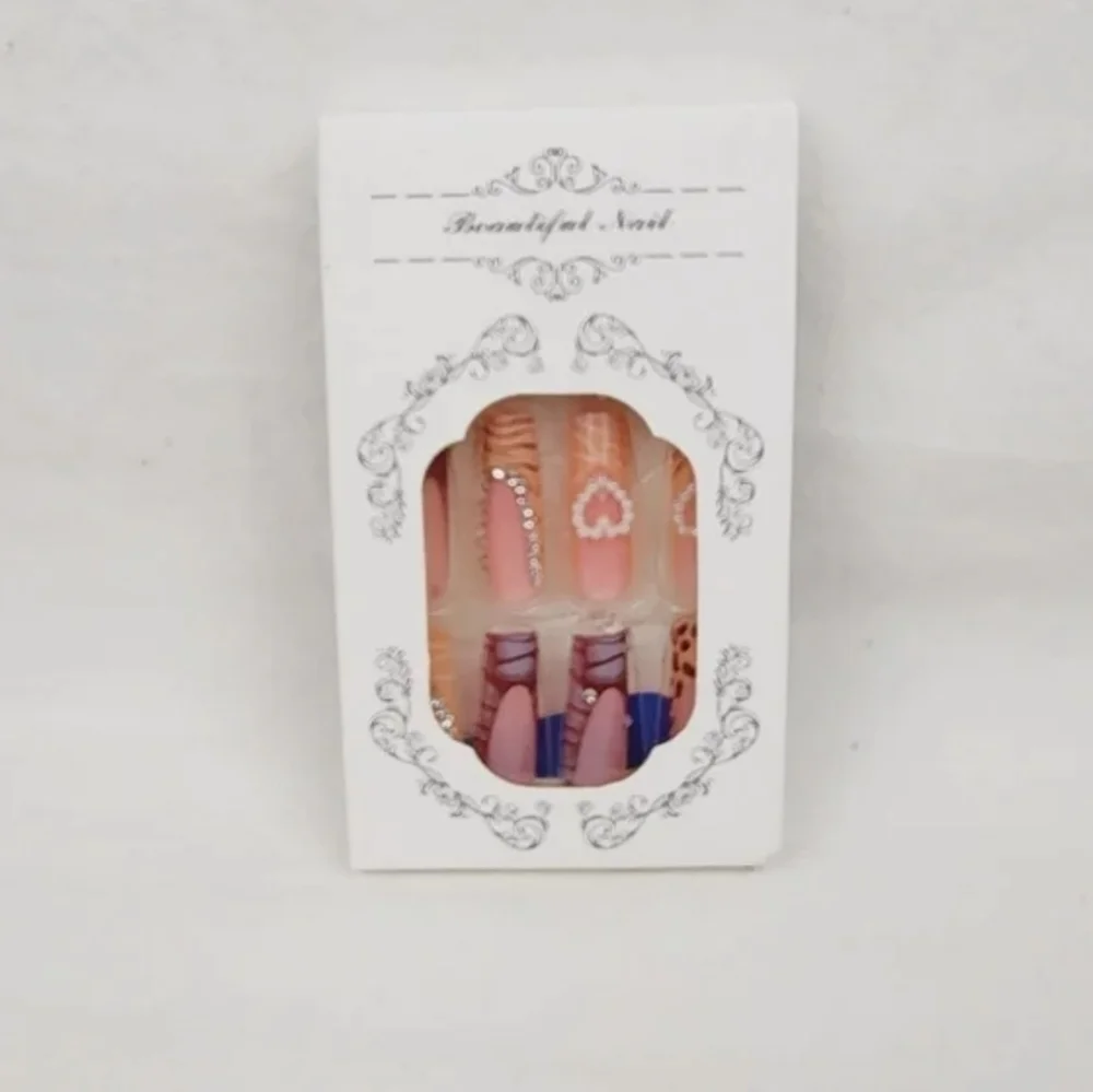 24 Pieces Fake press on nails